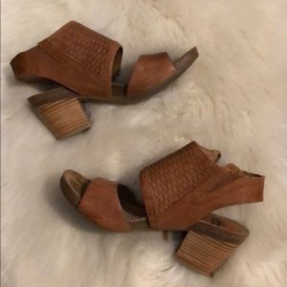 Sofft
Milan Leather Block Heel Sandal